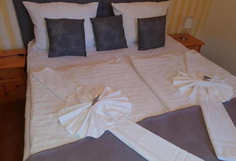 Хостел Altstadtcafé Und Pension