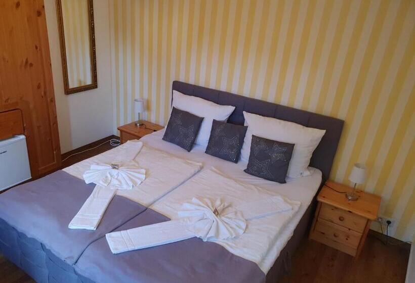 Хостел Altstadtcafé Und Pension