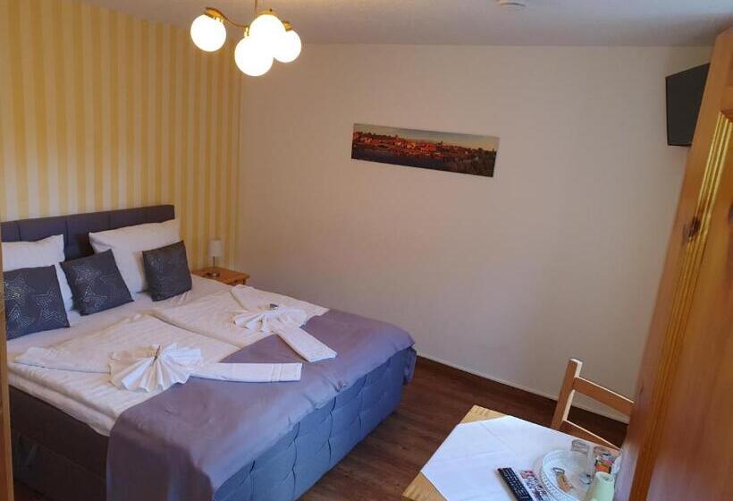 Хостел Altstadtcafé Und Pension