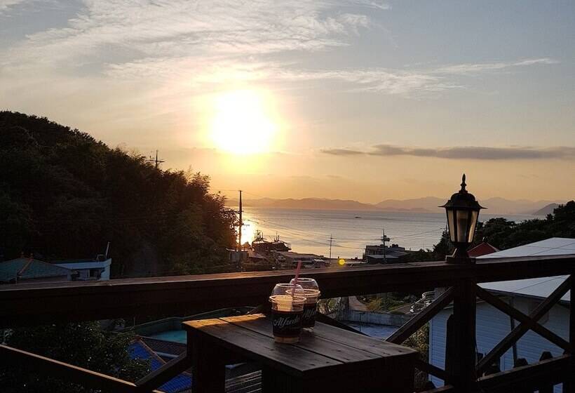 פונדק Geoje Sea Love Pension