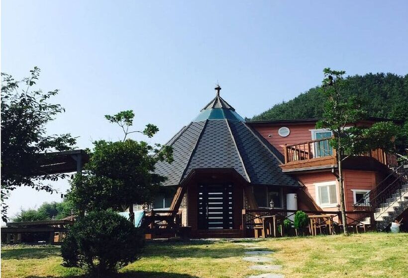 פונדק Geoje Sea Love Pension