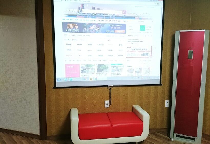 פונדק Geoje Sea Love Pension