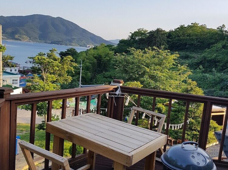פונדק Geoje Sea Love Pension