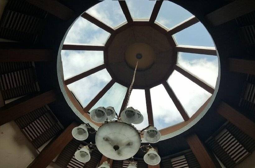 פונדק Geoje Sea Love Pension