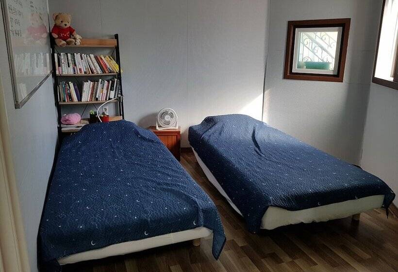 פונדק Geoje Sea Love Pension