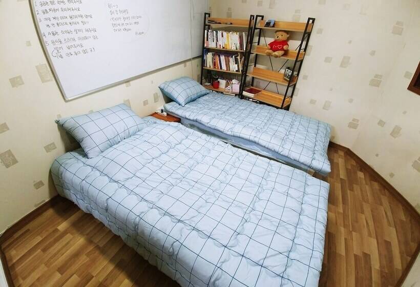 פונדק Geoje Sea Love Pension