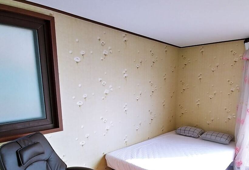 פונדק Geoje Sea Love Pension