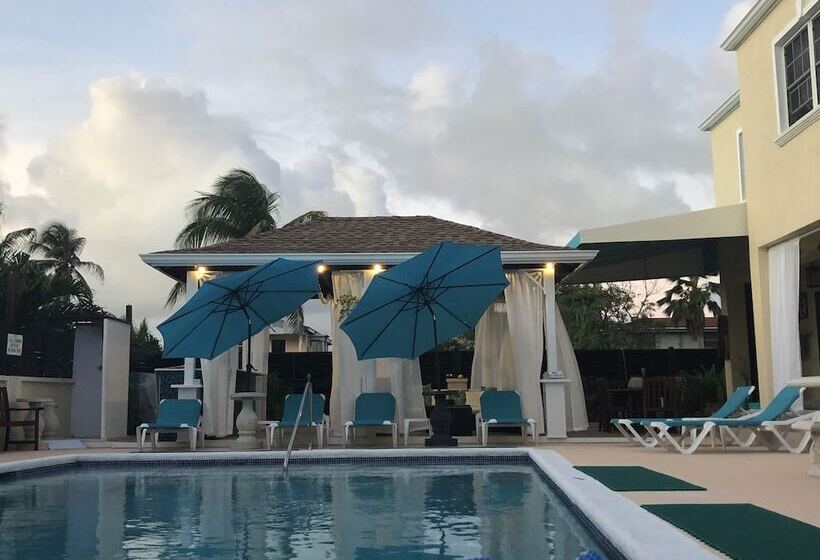 مسافرخانه Hidden Gem Barbados