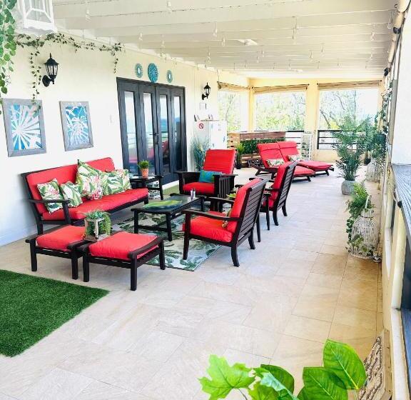 مسافرخانه Hidden Gem Barbados