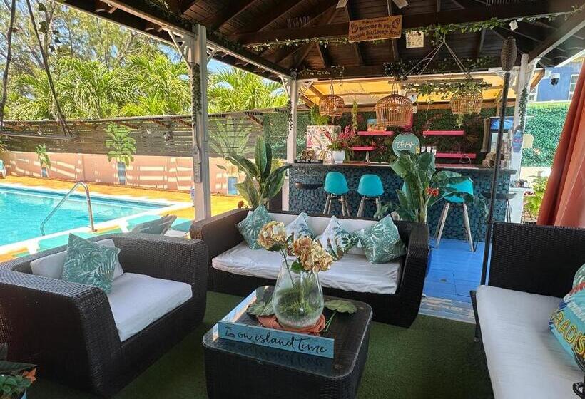 مسافرخانه Hidden Gem Barbados