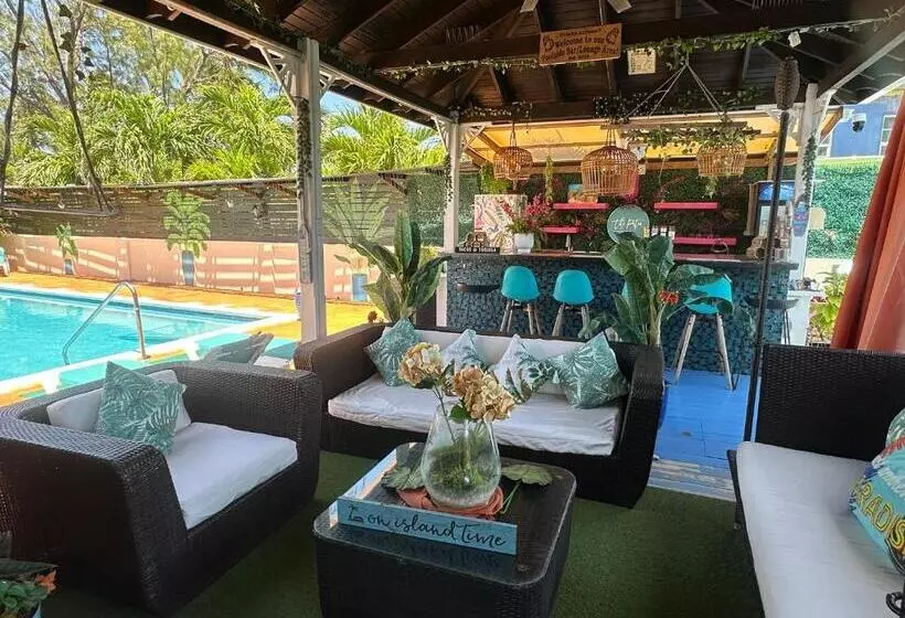 مسافرخانه Hidden Gem Barbados