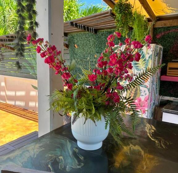 مسافرخانه Hidden Gem Barbados