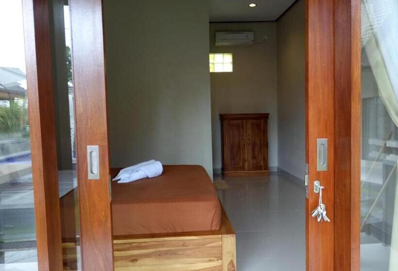 簡易ホテル Lilis Cempaka Mas Guesthouse