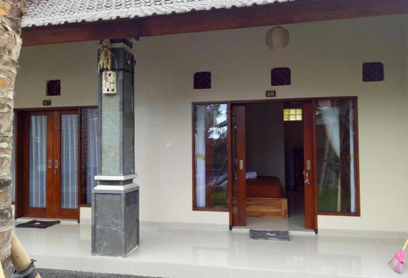 簡易ホテル Lilis Cempaka Mas Guesthouse