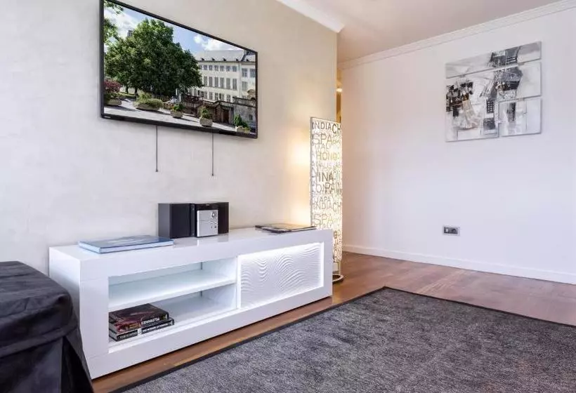 The Queen Luxury Apartments   Villa Vinicia