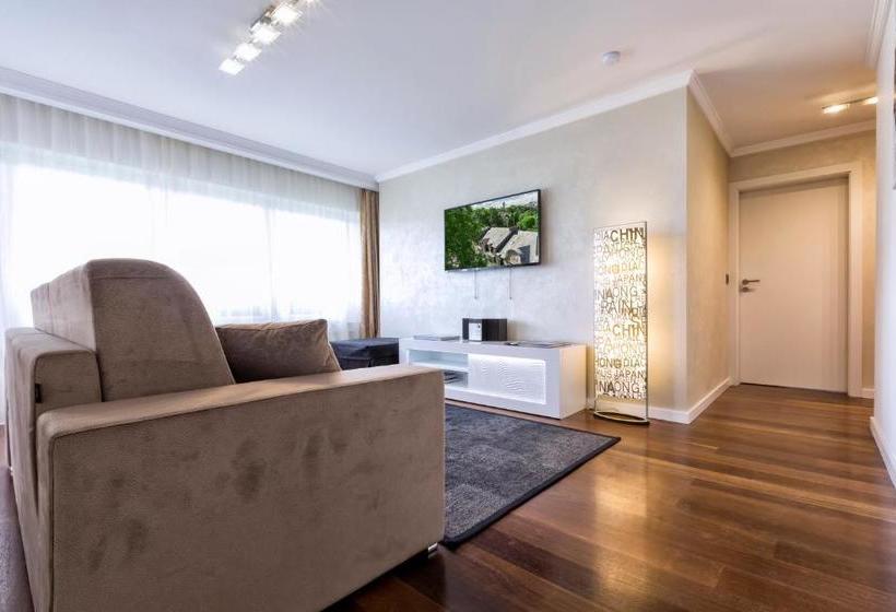 The Queen Luxury Apartments Villa Vinicia