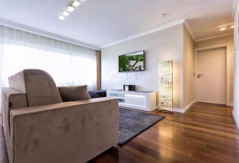 The Queen Luxury Apartments   Villa Vinicia