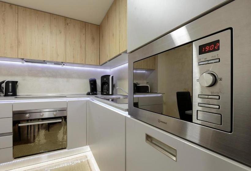 The Queen Luxury Apartments Villa Vinicia