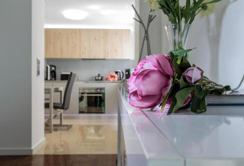 The Queen Luxury Apartments Villa Vinicia