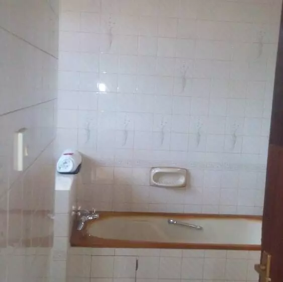 مسافرخانه Twiga Sanctuary Resort