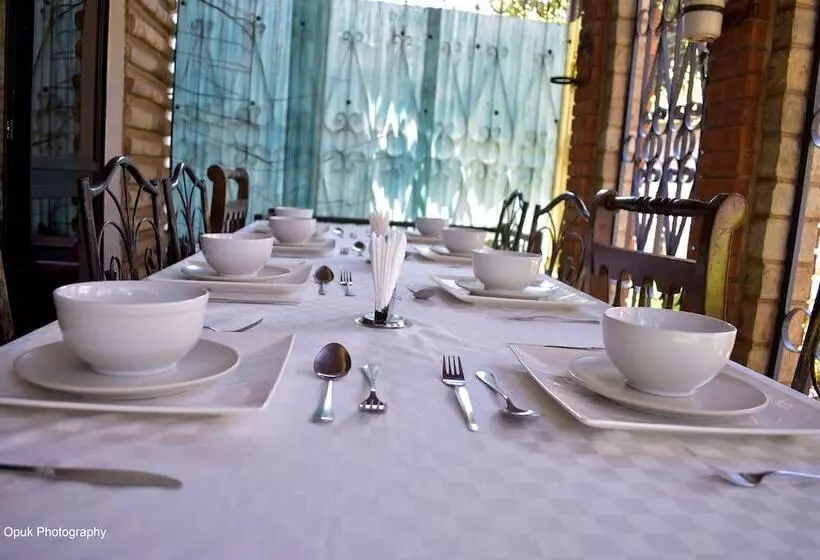 مسافرخانه Twiga Sanctuary Resort