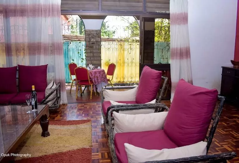 مسافرخانه Twiga Sanctuary Resort
