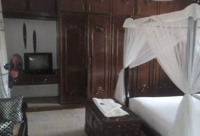 مسافرخانه Twiga Sanctuary Resort