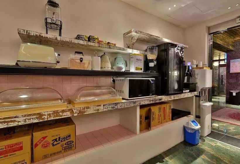February Hotel Gimhae