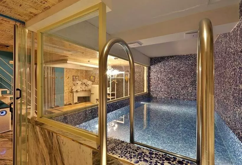 February Hotel Gimhae