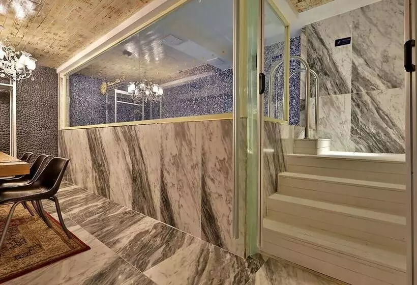 February Hotel Gimhae