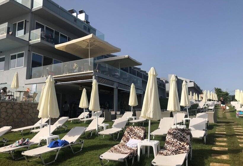 هتل Golden Coast Resort