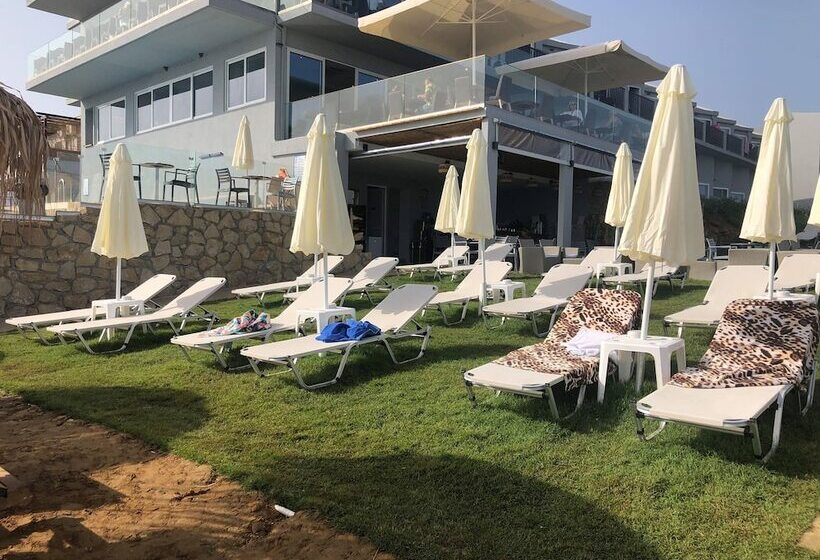 هتل Golden Coast Resort