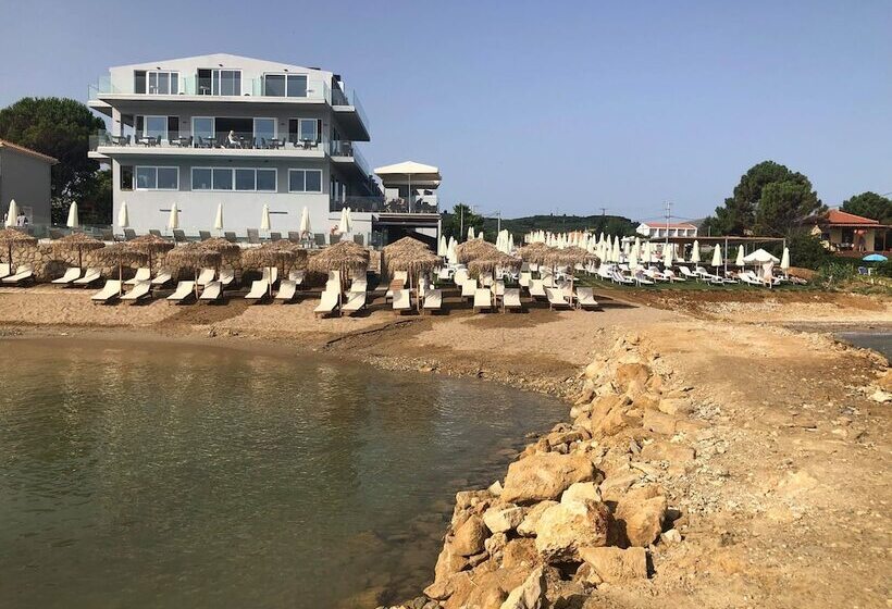 هتل Golden Coast Resort