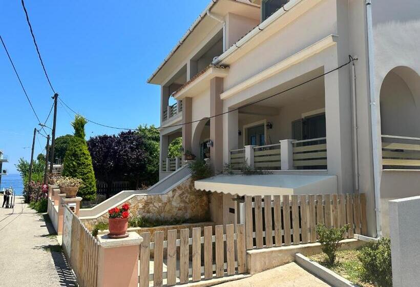 هتل Golden Coast Resort