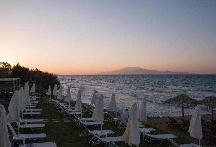 هتل Golden Coast Resort