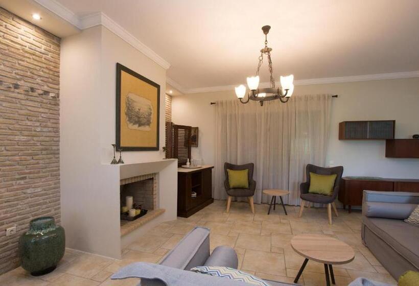 هتل Golden Coast Resort