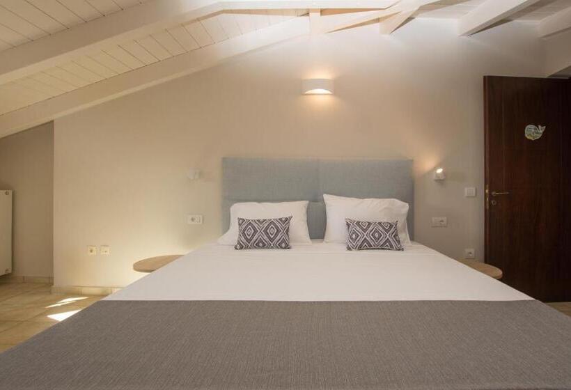 هتل Golden Coast Resort