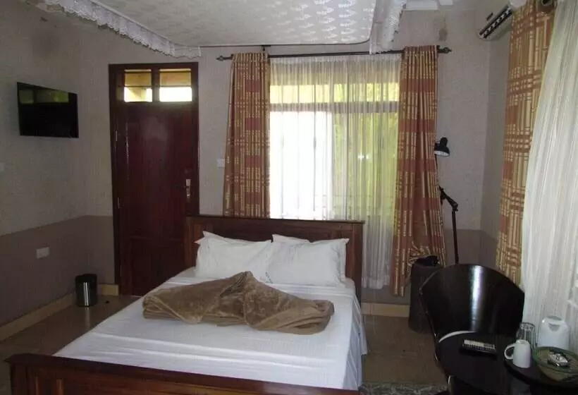 هتل Mikumi Resort