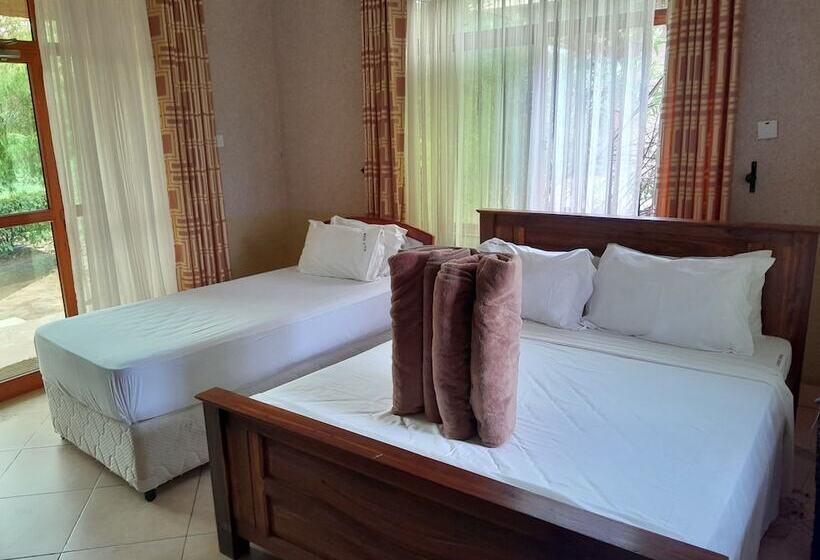 هتل Mikumi Resort