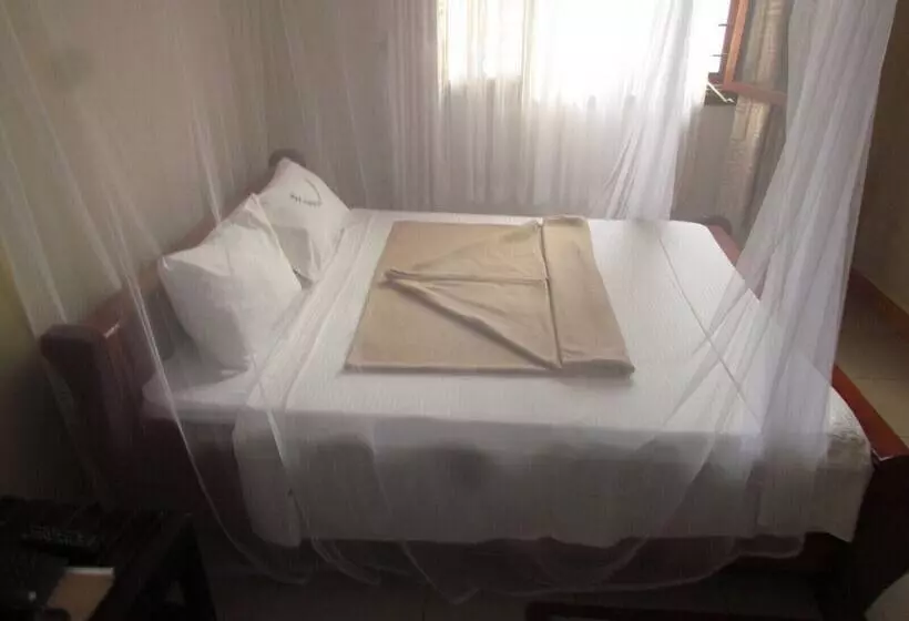 هتل Mikumi Resort