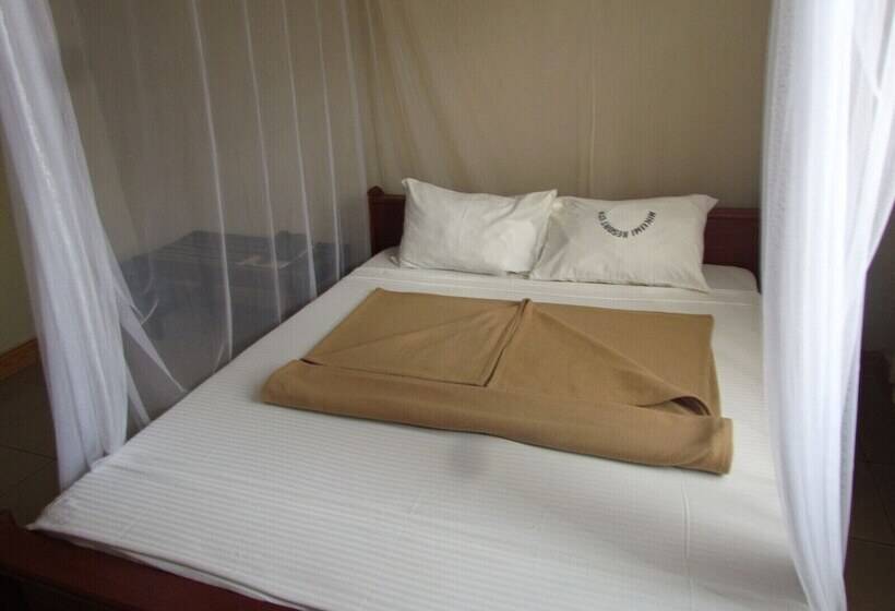 هتل Mikumi Resort