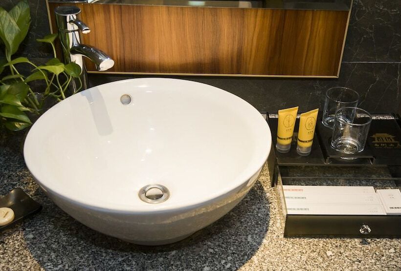 Hotel Qjia West Street