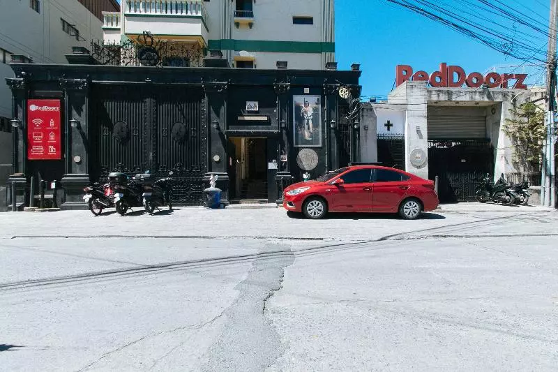 ホテル Reddoorz Near Arca South Taguig