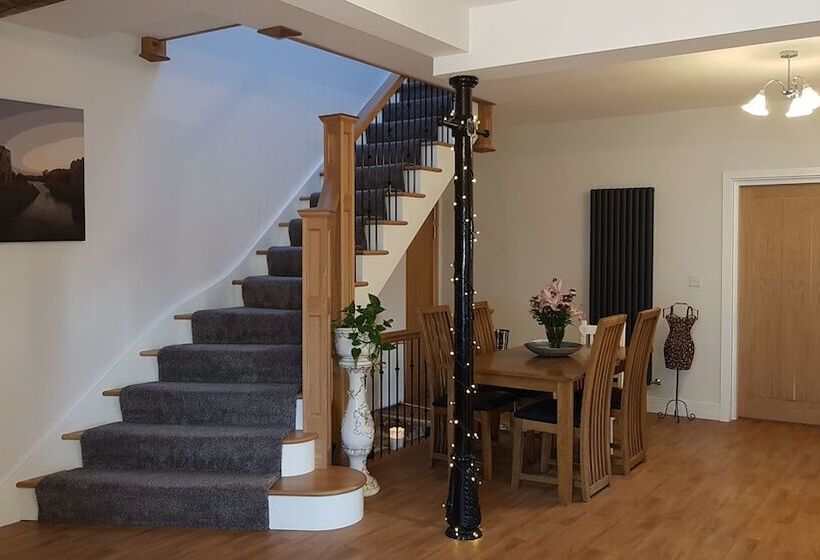 مبيت وإفطار Saracens House