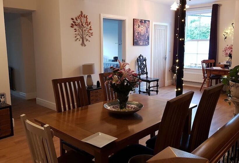 مبيت وإفطار Saracens House