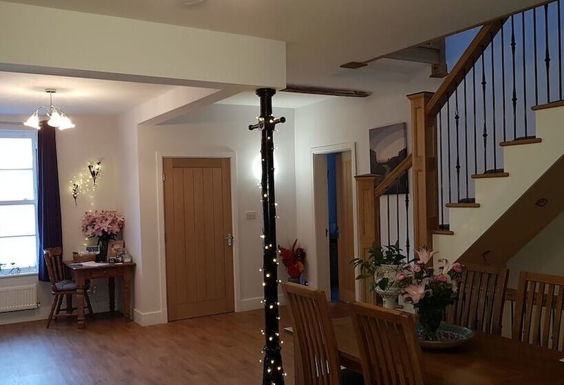 مبيت وإفطار Saracens House