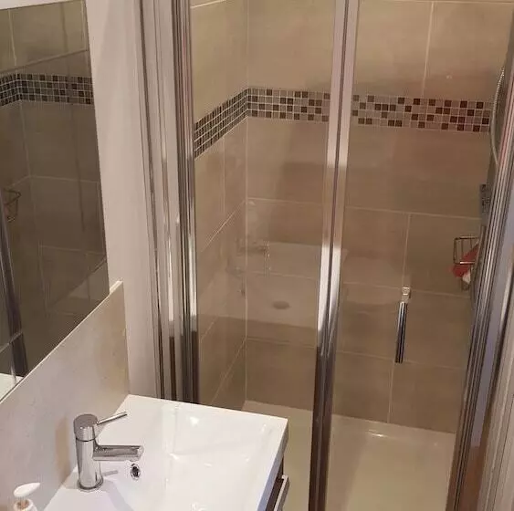 Aamiaismajoitus (B&B) Saracens House