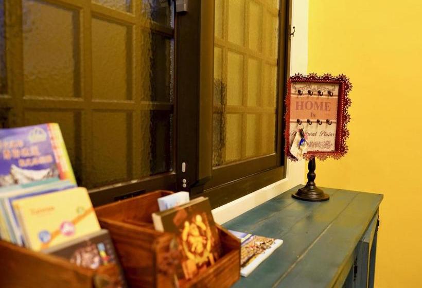 تختخواب و صبحانه Travel Light Guesthouse