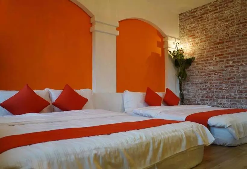 تختخواب و صبحانه Travel Light Guesthouse