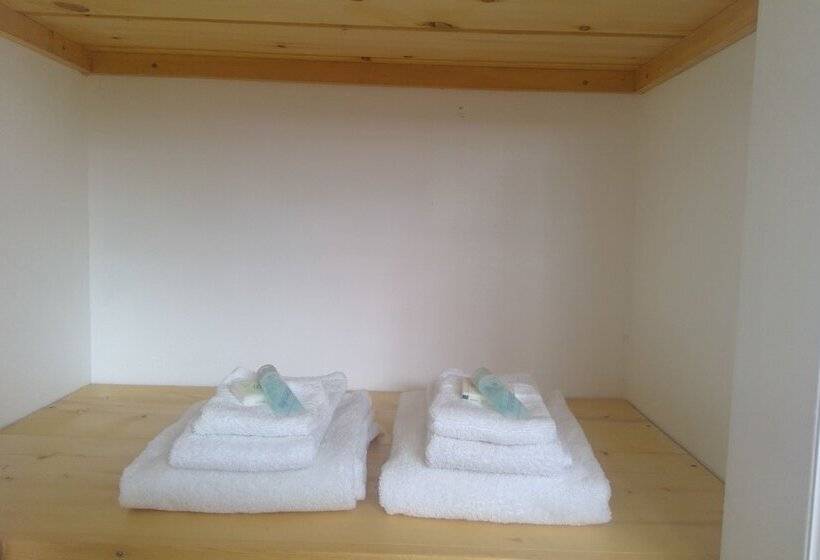 مسافرخانه Bermuda Villa Guest House